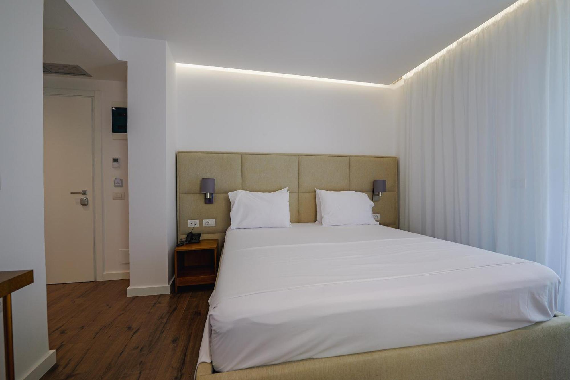 סרנדה Dorchester Hotel מראה חיצוני תמונה