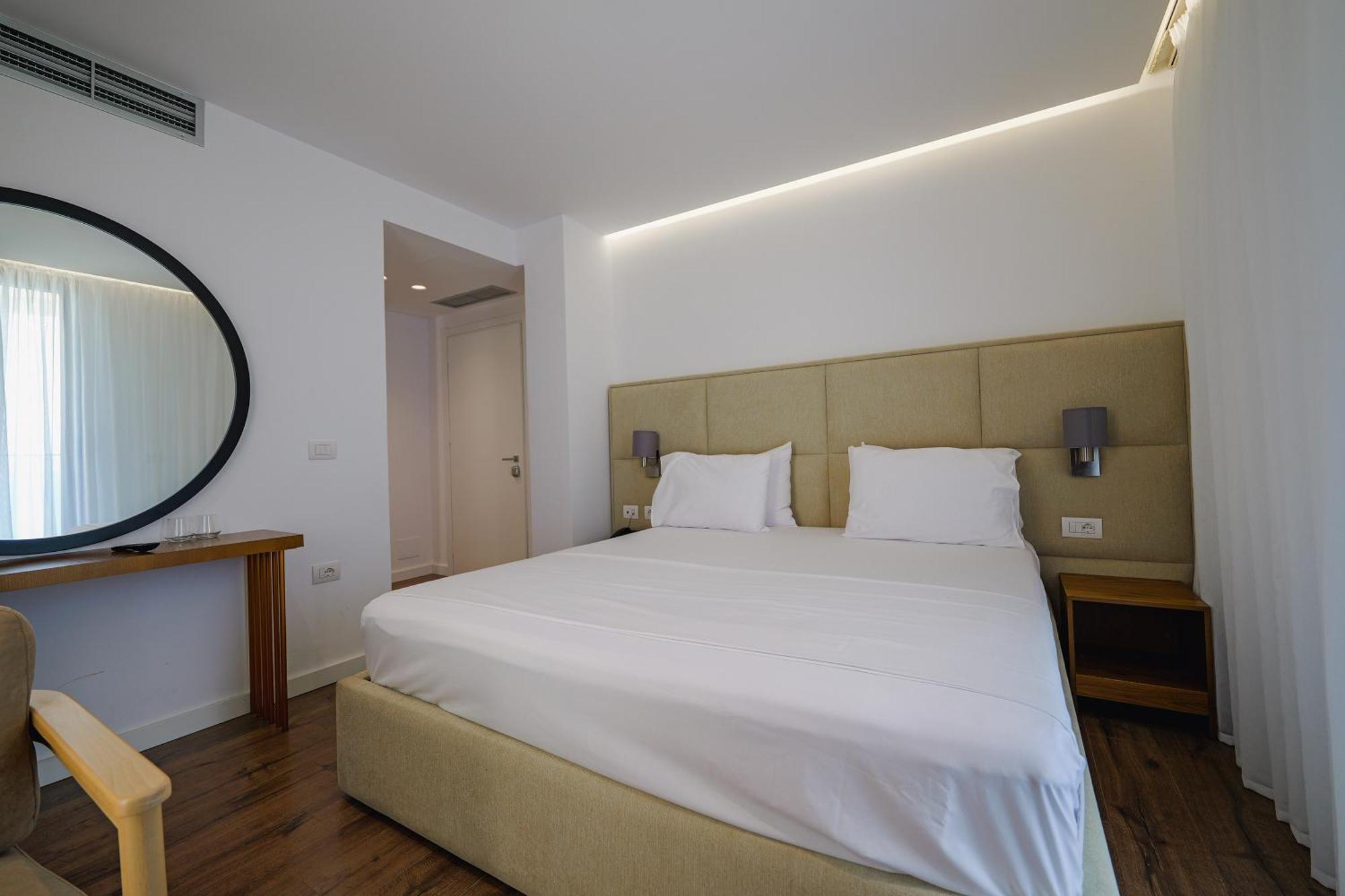 סרנדה Dorchester Hotel מראה חיצוני תמונה